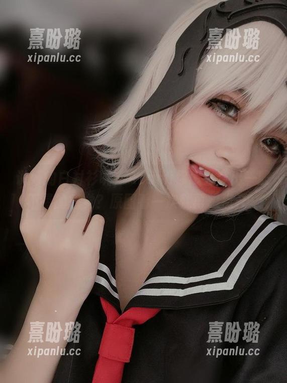 说好的白衬衫呢，Azami你怎么穿出一股不羁的感觉？原图看一次就再想点开。