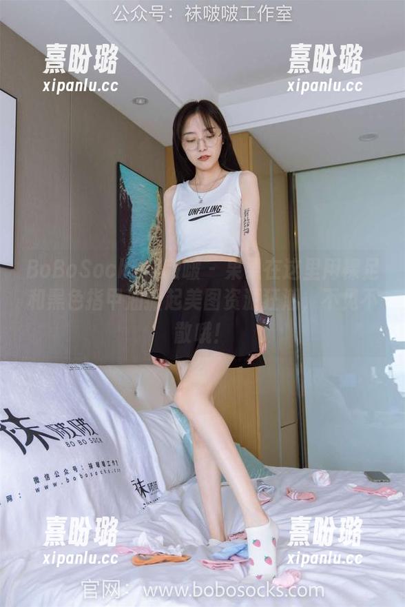 BoBoSocks袜啵啵-果果 BoBoSocks袜啵啵 - 果果在这里用裸足和黑色指甲油掀起美图资源狂潮,不见不散哦!