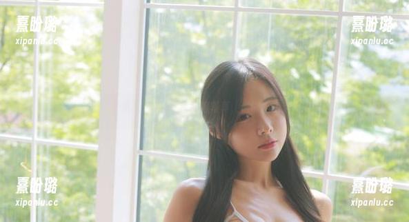 看Habin夏彬(하빈)的高清制服写真，谁能拒绝这样的诱惑？