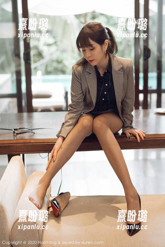 HuaYang花漾 - 小尤奈的套图，职业装穿出了不一样的气场，瞬间要叫她经理了！