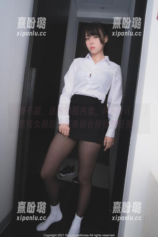 不得不服，这定制图片里，Mozzi(모찌)把修女和摇滚气质结合得恰到好处。