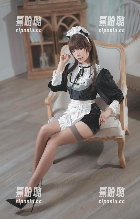 Neko薇薇 看这一身靡烟旗袍,在无圣光的衬托下,Neko薇薇今天很拼!