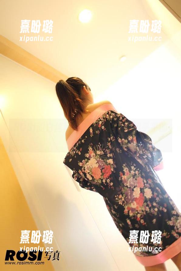 ROSI写真 ROSI的白丝写真,谁说腿只能黑乎乎的?