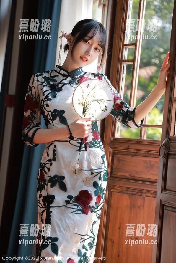 Xiuren秀人网-MOON嘉依 Xiuren秀人网 - 一边是MOON嘉依,一边是制服,私房图集的浪漫邂逅