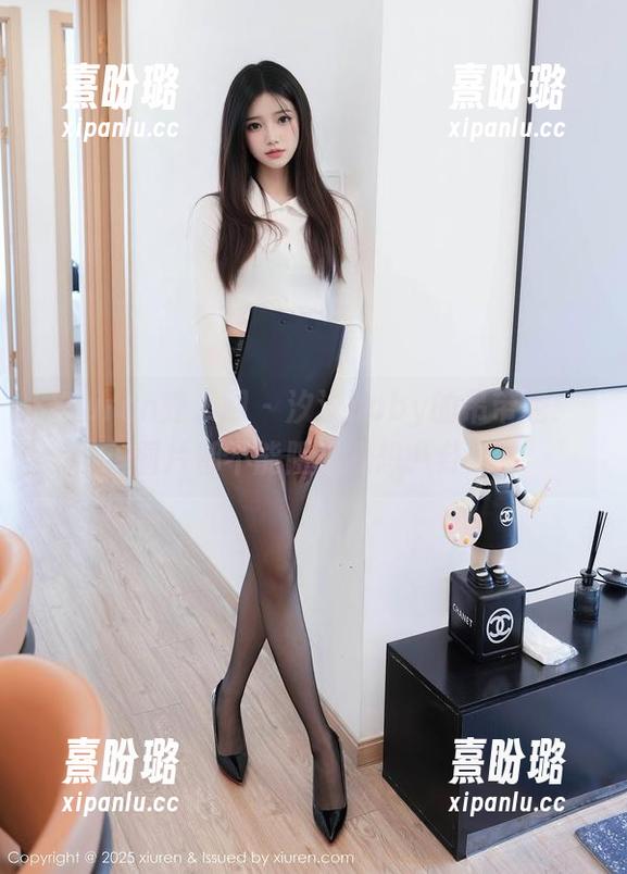 Xiuren秀人网-汐汐baby Xiuren秀人网 - 汐汐baby的吊带秀:图片都不能阻止我想八卦!