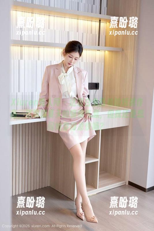 Xiuren秀人网-白兔西希 Xiuren秀人网 - 这组白兔西希的短裤作品,活脱脱夏天的慵懒气息,但我还是想问她穿得凉快吗?