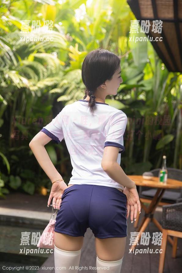 Xiuren秀人网 - 哇，糯美子mini的校园写真，精选图片一看就让人想打个小嗝，回味无穷！