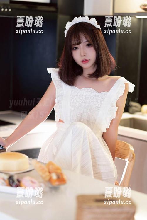 yuuhui玉汇(kokuhui)私拍里，那双“网袜152”有点出乎意料的真实。