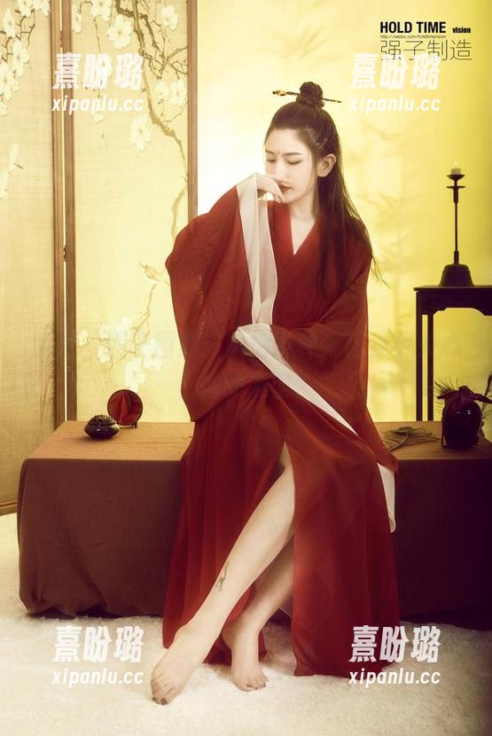 丽柜-团子 丽柜 - 团子图集:风情万种,但我更关心她的发型
