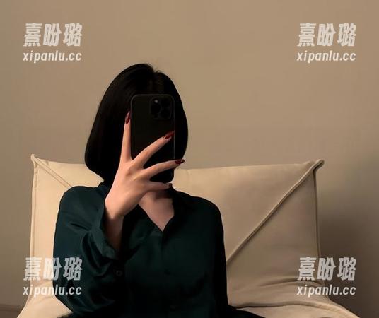 保守的二舅妈 微密圈 - 保守的二舅妈黑丝图集:灯光下的每一寸都好像在说话。