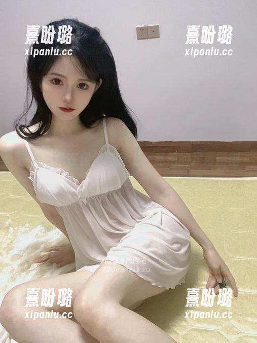暧昧短裙在倦倦喵身上，私拍的尺度刚刚好