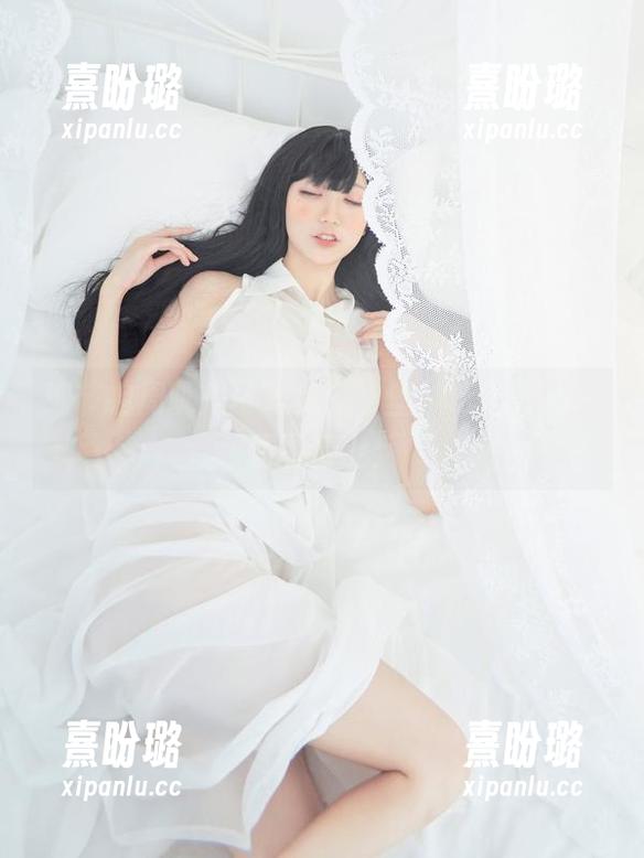 周叽是可爱兔兔 细节控周叽是可爱兔兔,丝袜玩得开心~原图奉上!