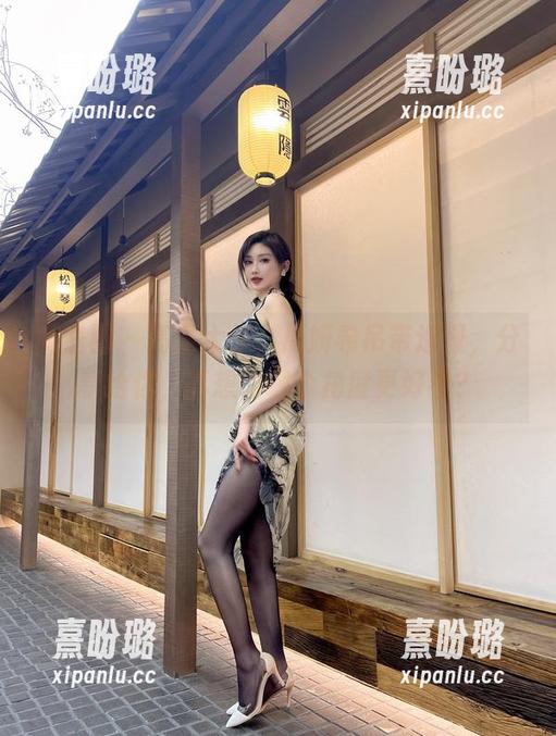微密圈 - 高清大作，周妍希吊带造型，分享给你，真想问哪个角度更好看？