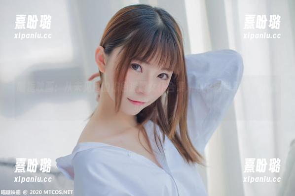 喵糖映画：从未见过的棕色透明女仆合集，心中暗自攥着“小心心”。