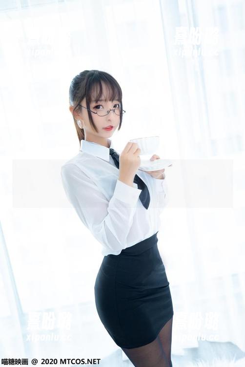 喵糖映画 我还在消化这套喵糖映画的作品,纯白少女美眉,真得佩服拍摄者的脑洞与想法!