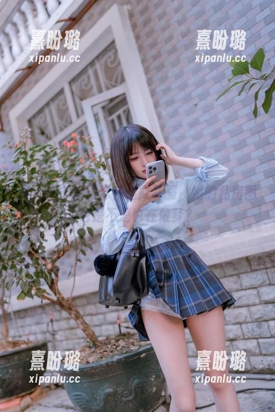 失眠小宁 失眠小宁每天都在选择礼服,她的私房图包是不是也在做梦?