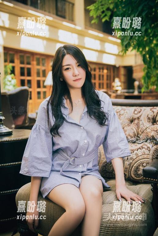头条女神-刘芸熙 头条女神 - 拿好你的泳圈,刘芸熙的泳装原图是深潜的邀请函。