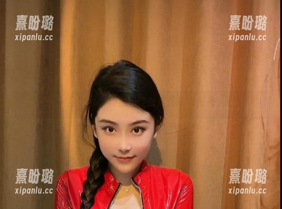 奶雯 微密圈 - 浴室里,奶雯的性感作品离水龙头更近一步