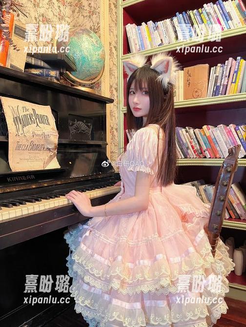 妖君白研 女仆还是妖君白研?图集中“福利”模糊不清的光影…
