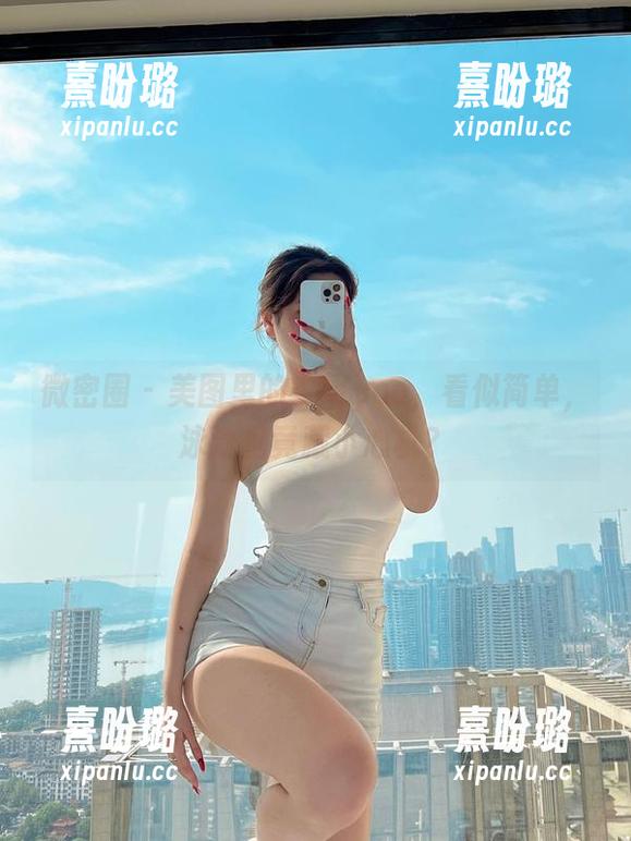 安妮yoo 微密圈 - 美图里的安妮yoo,看似简单,泳池里竟藏小心机?