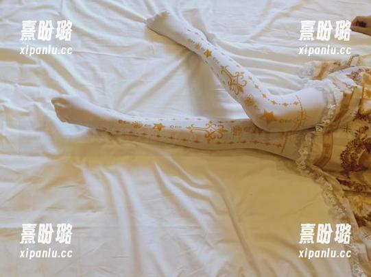 想要个公主抱被修女拒绝？下载她的写真集补充养分！