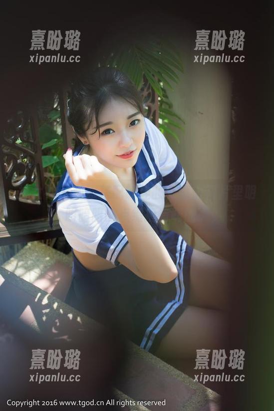 推女神 - 和服搭配叶佳颐，精选图片里明明暗暗的点缀挺有味的。