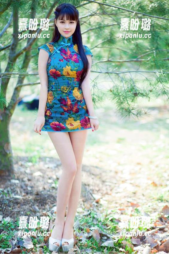 推女郎-杨伊 推女郎 - 杨伊的套图:连体衣下的自由与隐秘