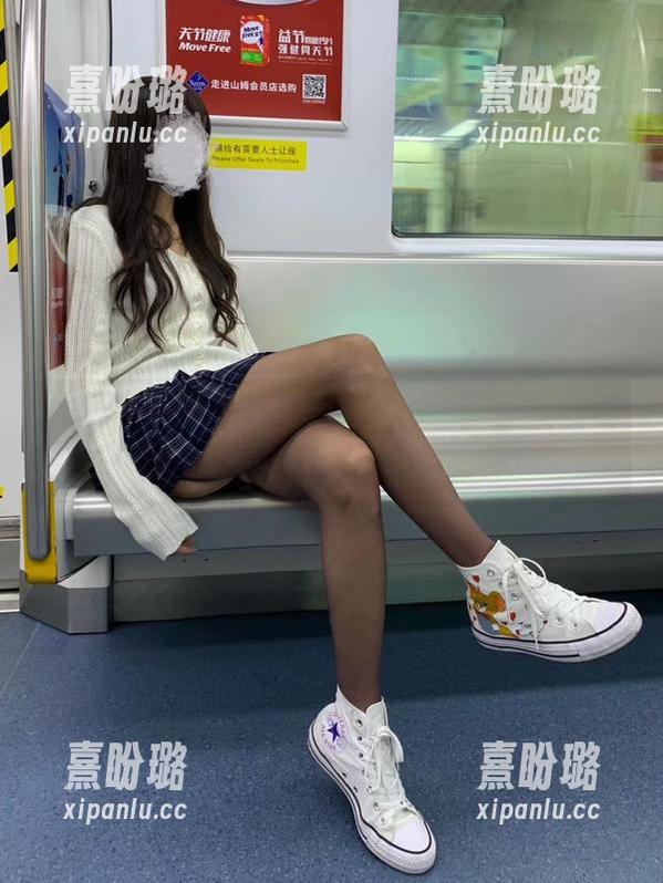 无敌哒小姨妈 微密圈 - 不怕摔倒的无敌哒小姨妈,图包里的高跟鞋让人无圣光陶醉。