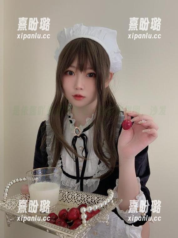 是依酱吖 是依酱吖最新写真集:居家加拼图,沙发也有春天!