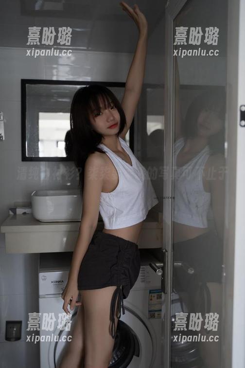 清纯白衬衫？柒柒要乖哦的写真可不止于此