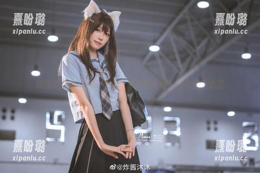 炸酱沐沐 炸酱沐沐的私拍:不只是修女的衣柜,还有些小心思