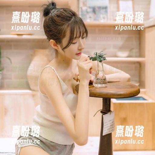 散图呈现的王羽杉，私房写真里的每一角度都有种即兴的洒脱，太会玩了吧！