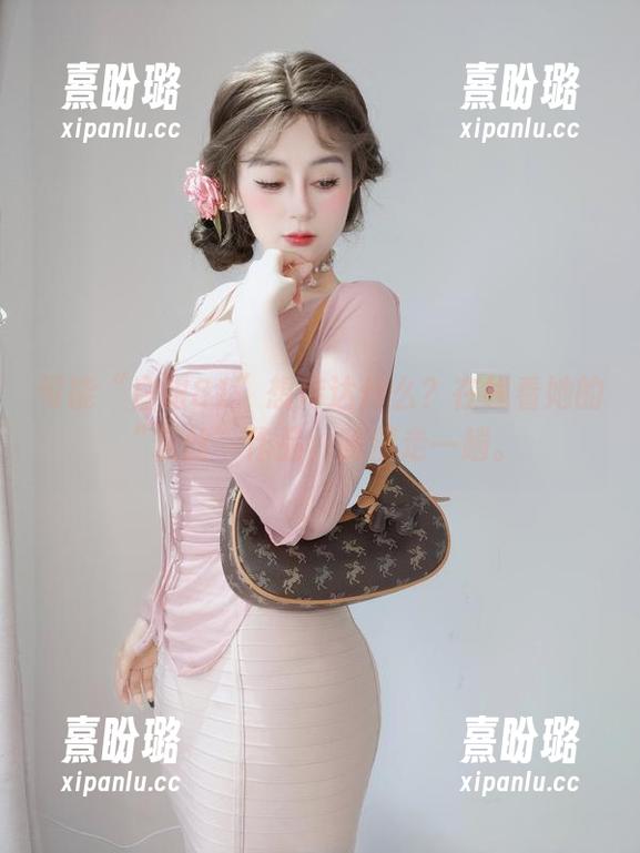可能“白银81”想传达什么？在线看她的“灰丝”作品，随便走一趟。