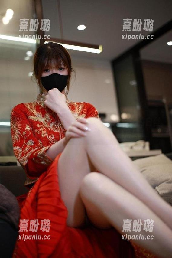 白龙猫女 微密圈 - 有谁和我一样对白龙猫女的白丝无可抵挡?快去下载这套照片吧!