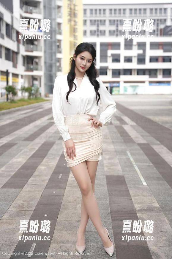 秀人网-sophie余冰 秀人网 - 黑丝美图,sophie余冰这次的作品又拉了多少心弦?