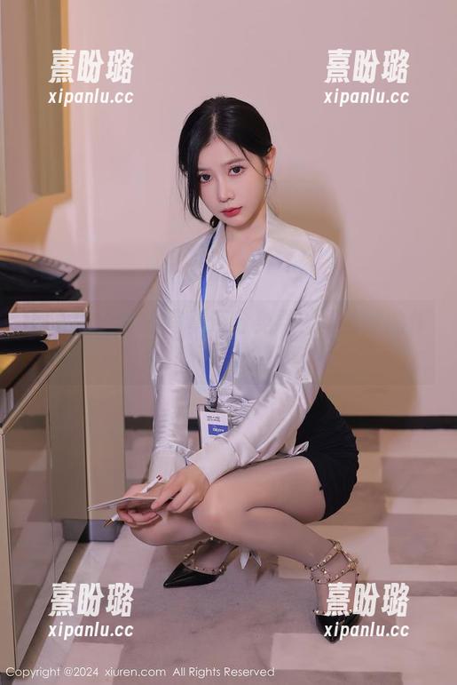 秀人网 - 校服写真还分免费？周慕汐的作品居然挑动我的好奇心！