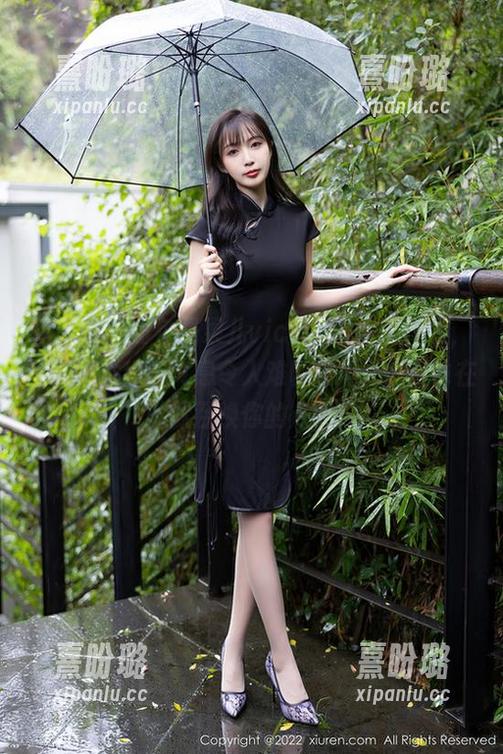 秀人网-果儿victoria 秀人网 - 粉色是果儿victoria的流行色,写真散发出的气息令人难以抗拒,原图也在默默召唤你的点赞!