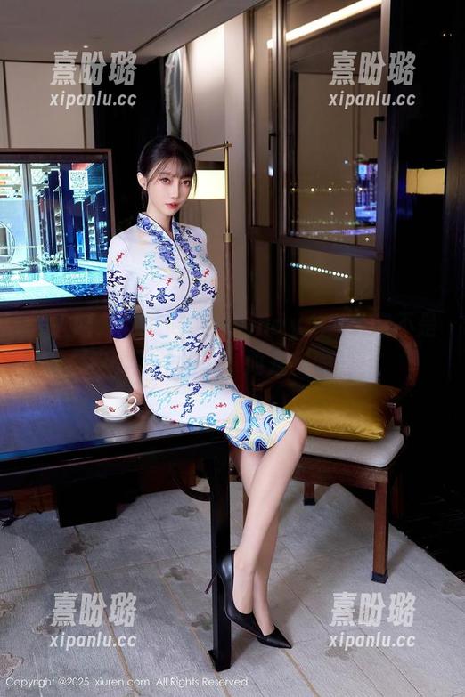 秀人网 - 定制的筱慧cindy：办公室不是我的工作场所，而是我的舞台