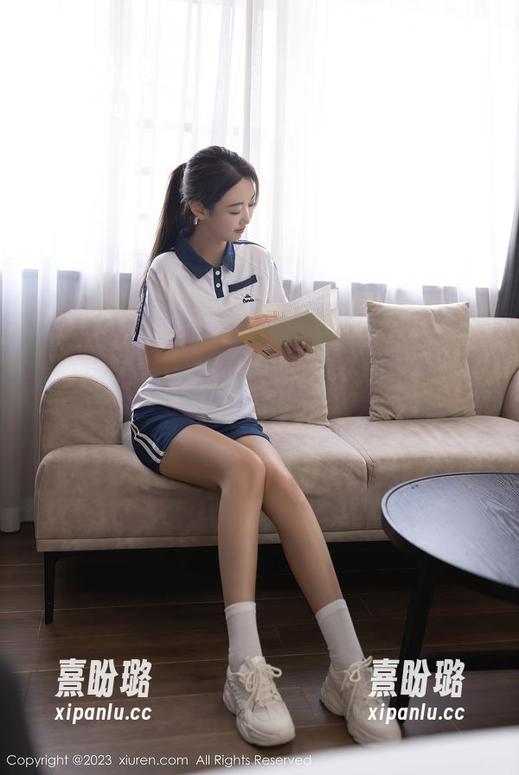 秀人网 - 图库新动态！萌白酱以学姐身份亮相，让我没想到的样子哈哈！