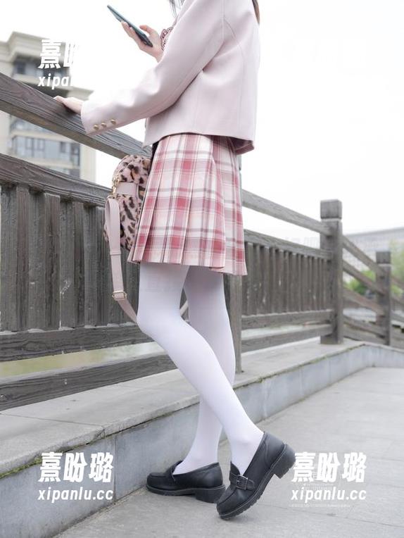 紧急企划-小恩 紧急企划 - 小恩的黑白全套,好吧,我承认,简单又直接…就是想多看几眼。