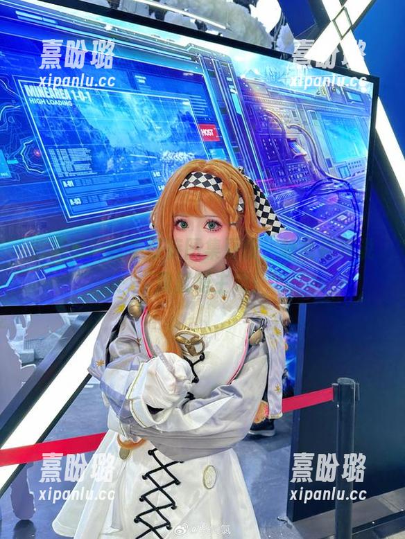 紫氯氯的新牛仔裤图集更新，每条都在说：‘我就是主角！’
