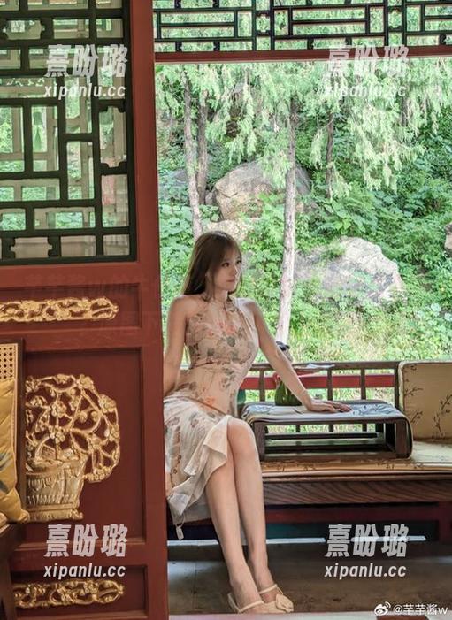 芊芊酱w 芊芊酱w的牛仔裤,怎么可以穿得这么有味?原图下载需谨慎,怕上瘾啊!