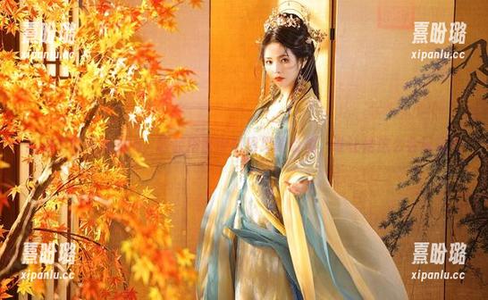 苏嫣qvq 图包里的苏嫣qvq,服装搭配得如精灵般错位,谁让她这么会玩呢?