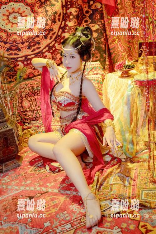 虎森森 图库揭秘式分享:虎森森的下班后OL是如何默默变身的?