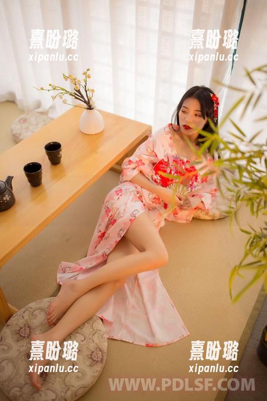 轰趴猫-杨晨晨sugar 轰趴猫 - 杨晨晨sugar的女仆作品,谁在忙着偷瞄?