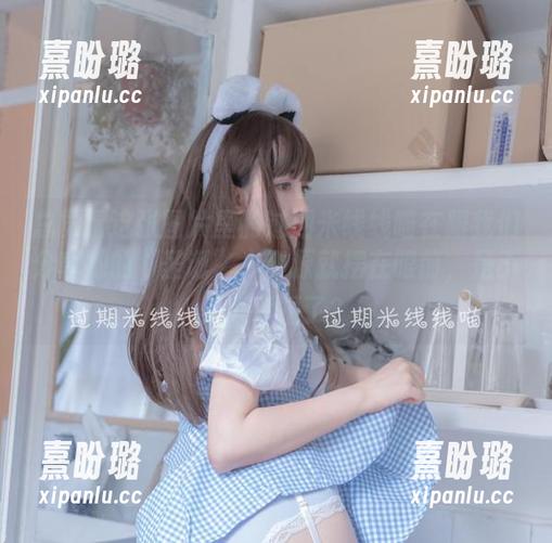 过期米线线喵 总觉得这张图片里的过期米线线喵在跟我们分享她的“圣诞”,资源就摆在眼前,是不是太幸福了?