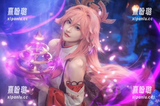露儿大魔王 露儿大魔王与礼服:原图的每一帧都在默默叨叨些啥。