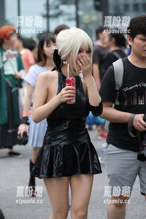 魔镜街拍-凯恩 魔镜街拍 - 当凯恩遇到雨季不再来,定制的图片竟成了阳台上的干燥剂?