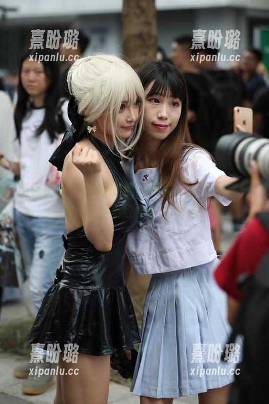 魔镜街拍-婷婷 魔镜街拍 - 婷婷的黑丝美图:工作日常,职场难题不敌黑丝的诱惑!