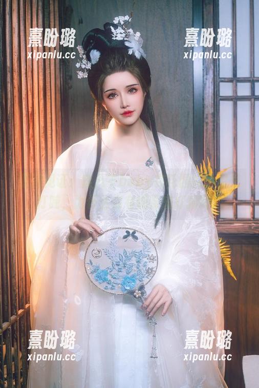 鹿八岁baby 原图见证:鹿八岁baby在花园的小屋里打盹,为什么会有蝴蝶来打招呼?